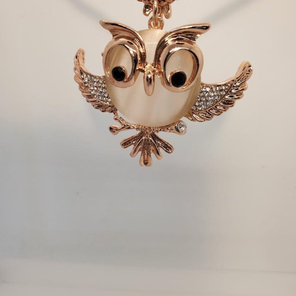 Beautiful Swarovski rose gold sweater necklace